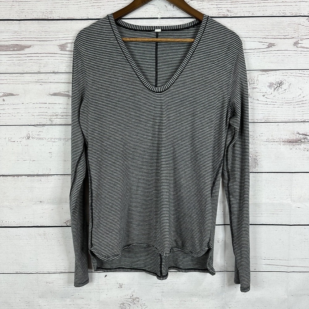 Lululemon Shirt Womens Medium Black Striped Casual Vneck Long Sleeve Thumb Holes